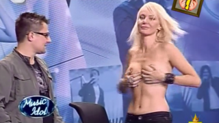 Събличане в ефир заради обещание