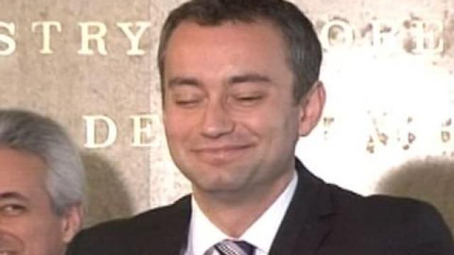 Депутатка дескутира и шефлова