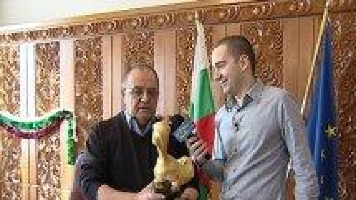 БОЖИДАР ДИМИТРОВ СЪС "ЗЛАТЕН СКУНКС"