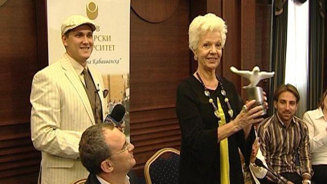 РАЙНА КАБАИВАНСКА ПОЛУЧИ „БЯЛА ЛЯСТОВИЦА“ ОТ „ГОСПОДАРИ НА ЕФИРА“