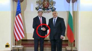 Какво, освен мокро пране, ни предложи визитата на Джон Кери