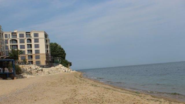 Строителството по морето