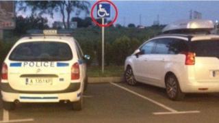 Полицейски патрул на паркомясто за инвалиди