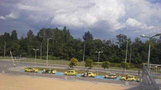 Нагли таксита паркират на места за инвалиди