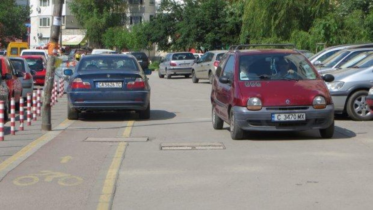 Велоалея е станала паркинг в столичния квартал Младост