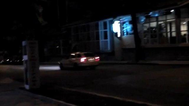 Ето какво става, когато не се обозначава легнал полицай (ВИДЕО)
