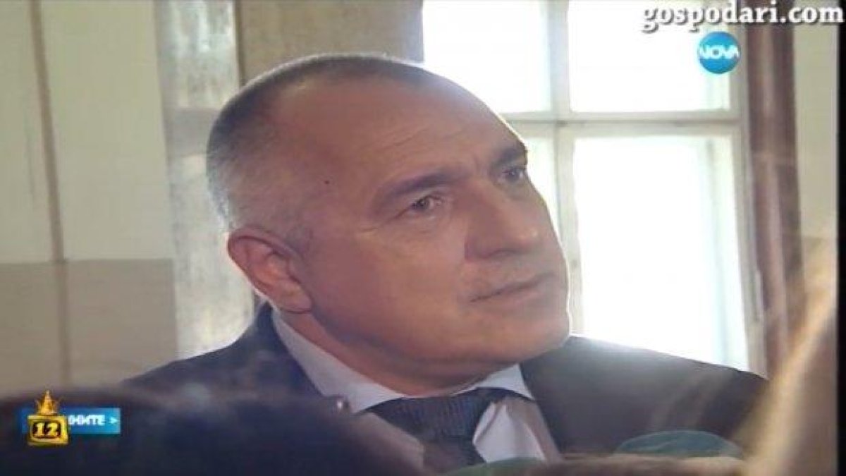 Кметът на Созопол маха оградата на плажа заради Бойко Борисов