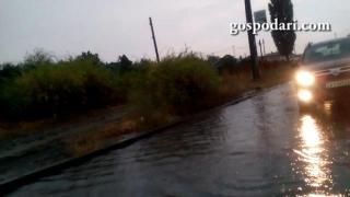 Какво се случва по софийските улици, когато вали? (ВИДЕО)