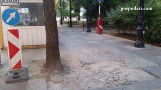Столична община няма да свърши нищо за проблемните шахти и тротоари, друг бил виновен