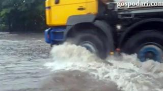 Чисто нов пътен участък в София под вода (ВИДЕО)