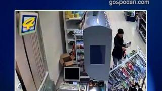 Не стига, че се пребива, но и трябва да подрежда след себе си