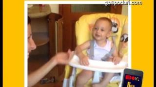 Дете имитира млад меринджей