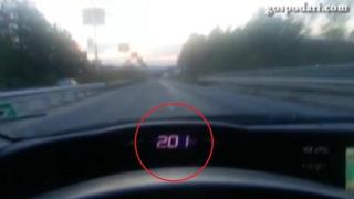 Български шофьор лети с над 200 км/ч (ВИДЕО)