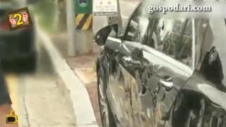 Човек потроши кола за 200 000 със стик за голф