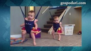 Малки сладури, които нямат търпение да проходят (ВИДЕО)