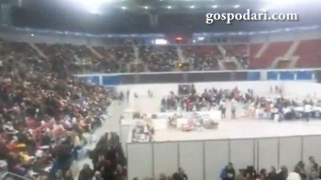 Опашки и припаднали при предаването на бюлетините в Арена Армеец