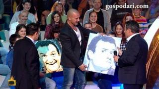 Защо Зуека и Рачков получават подаръци от публиката?