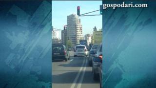 Наши зрители хванаха патрулка в нарушение (ВИДЕО)