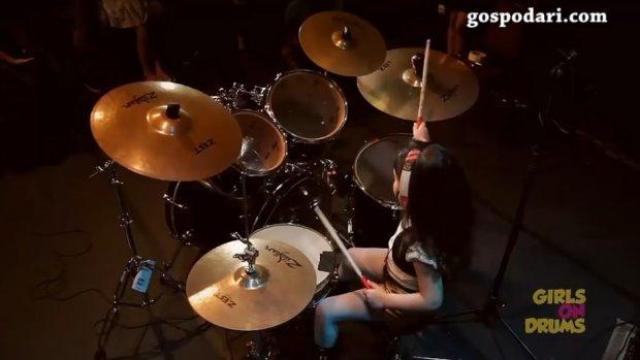 5-годишно дете свири на барабани песен на System Of A Down (ВИДЕО)