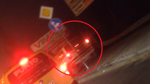 Новата мода е в сила: Да караш по тротоара, за да избегнеш трафика (ВИДЕО)