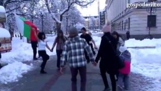 Меракът за хоро е по-силен от студа