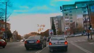 Има ли другаде по света толкова нагло поведение на пътя? (ВИДЕО)