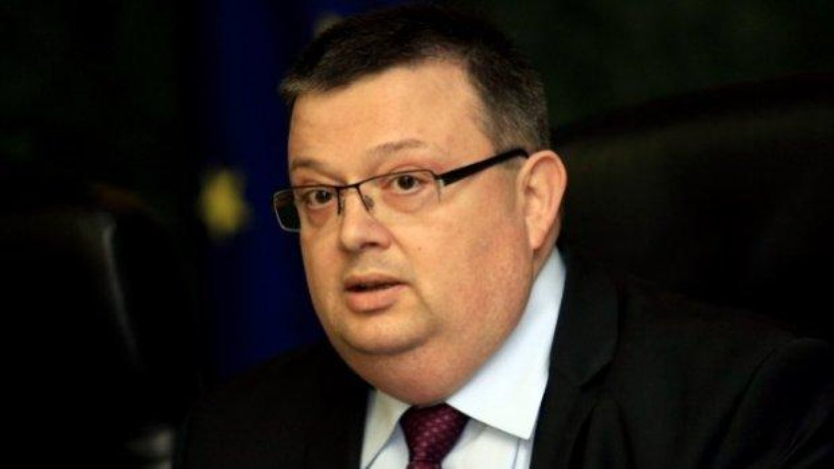 Цацаров праща прокурори на Ценко Чоков