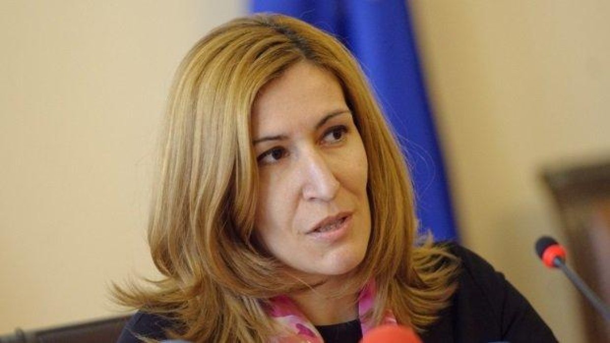Министър Ангелкова: Не бих се качила на Симеоновския лифт с детето си