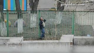 Пиян руснак срещу ограда (ВИДЕО)