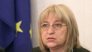 Антифашисти срещу Цецка Цачева заради скандала с "няк'ви баби"