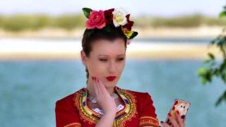 Българи от Дубай показват красотата на родната култура с модерна версия на "Седнало е Джоре"