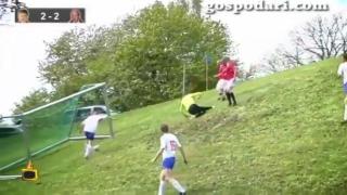 Юнаци ритат мач не на стадион, а на склон