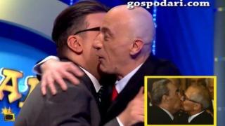Геро и Малин се целуват като комунистически лидери