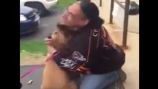 Мъж среща откраднатото си куче след 2 години раздяла (ВИДЕО)