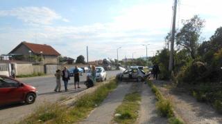 Гонка с абитуриент завърши с катастрофа в Сливен, по чудо няма убити (СНИМКИ)