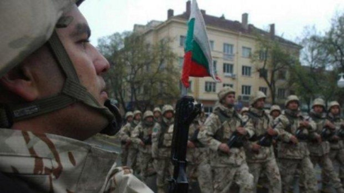 Искат всички българи, навършили 18 г., да се водят на военен отчет