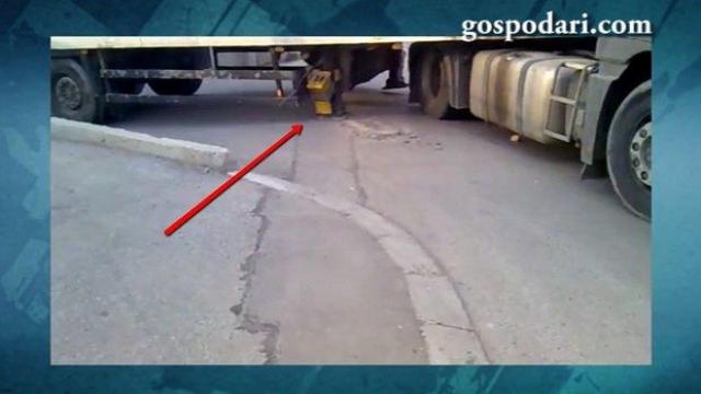 Шофьор на Тир руши пътната настилка с маневрите си (ВИДЕО)