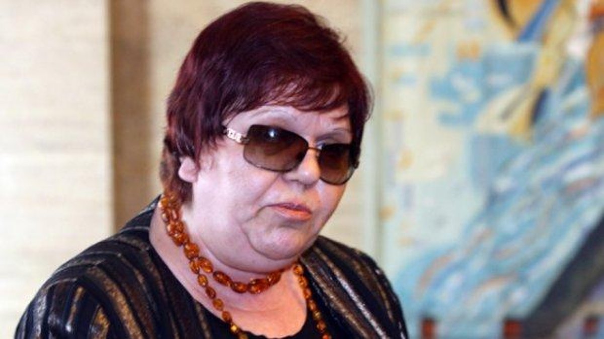 Ирена Кръстева се оттегля от ръководството на медиите на сина си Делян Пеевски