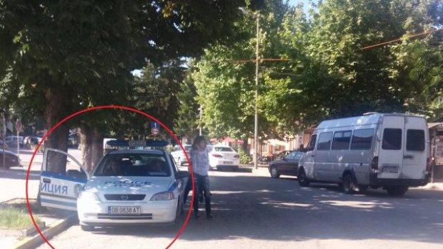 Полицаи спират неправилно, но контролират движението (СНИМКИ)