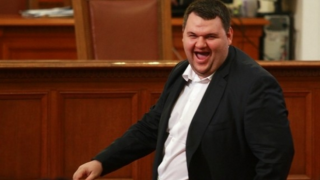 Държавна тайна е дали НСО все още охранява Делян Пеевски