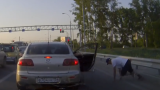 Танц в трафика облекчава мъките и нервите (ВИДЕО)