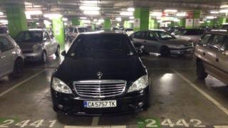 Паркиране на народен представител в мола (СНИМКИ)