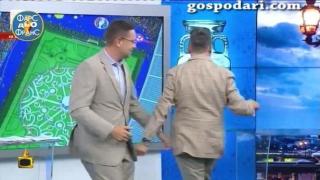 Евгени Минчев внася щипка еротика във футболното студио на БНТ