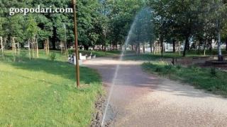 Поливане на парк в София - разказ от мокър очевидец (ВИДЕО)