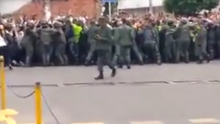 Гладни жени щурмуваха магазини в Колумбия (видео)