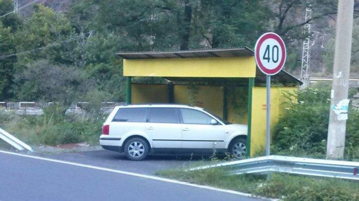 Да паркираш директно на спирка (СНИМКА)