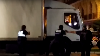 Полицията щурмува камиона на ужаса в Ница (ВИДЕО)