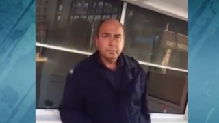 Нагъл полицай спира на тротоар в Слънчев бряг и не иска да премести (ВИДЕО)