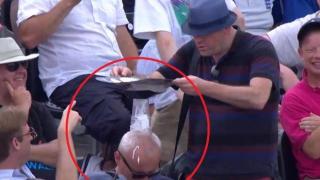 Грешката да заспиш на публично място (ВИДЕО)