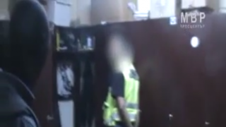 Ексклузивно видео от ареста на полицаите, участвали в канал за трафик на бежанци